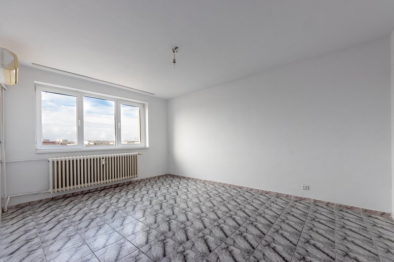 Piata Sudului, sos.Berceni, 3 camere, nemobilat